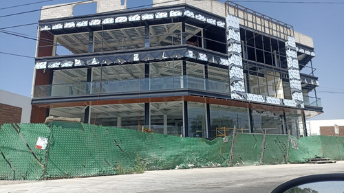 Local En Renta De 350 A 400m2 Nuevo, El Local Se Ubica En Planta Baja En Plaza Comercial Nueva.