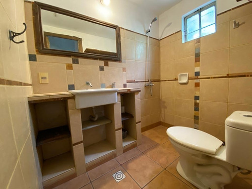 ¡oportunidad! Lega Propiedades Vende En Exclusividad Amplia Casa Con 2 Dormitorios