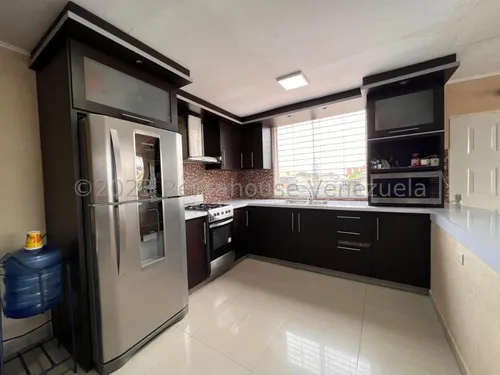 Casa En Venta Urbanizacion Bermudez Maracay, Seguridad, Vigilancia 24hrs, Lista Para Negociar! Rah 24-28808