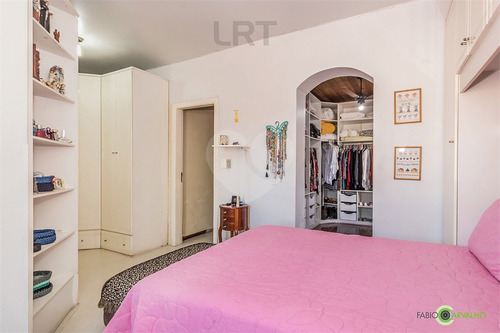 Imagem 13 de 30 de Vende Maravilhosa Casa, Três Quartos, Suíte, 5 Vagas De Garagem E Churrasqueira. - Reo617332