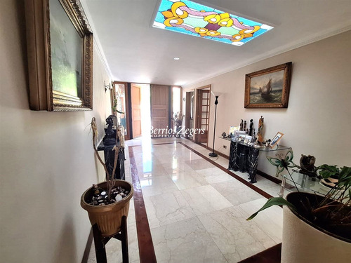 Casa En Venta De 4 Dorm 5 Baños, Sala De Estar Gran Vista