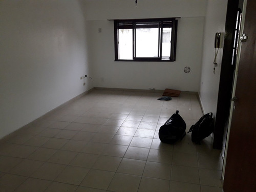 Imagen 2 de 9 de Departamento En La Plata, 1 Dormitorio, Parque Saavedra