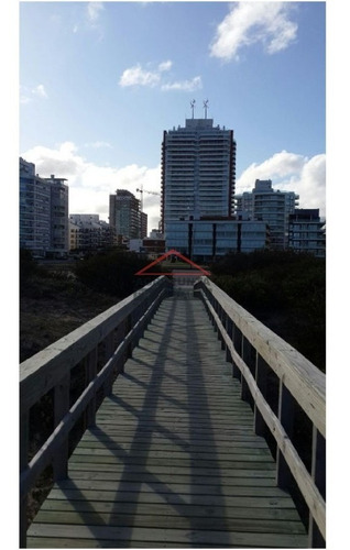 Apartamento En Brava, 2 Dormitorios - Ref: 2739