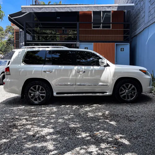 Lexus LX 5.7 570