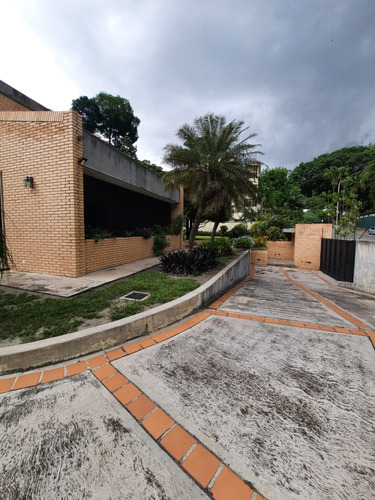 Yannet Inmuebles Vende Bella Casa En Lomas Del Este
