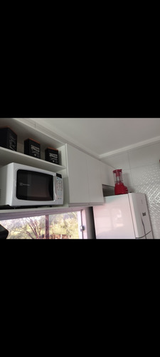 Apartamento Com Dois Quartos, Um Banheiro, Todo Mobiliado.