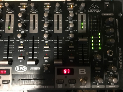 Mixer  Behringer Vmx1000 Usb 7 Canales Con Audio Digital