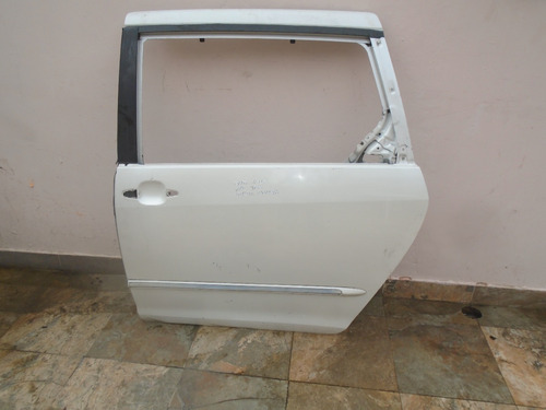 Vendo Puerta Trasera Izquierda De Toyota Sienna Año 2006