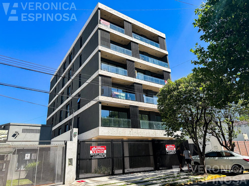 Departamento De Dos Ambientes Con Cochera, En Venta- Ituzaingó Sur