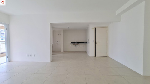 Imagem 3 de 30 de Praia Das Pitangueiras - Calçadão - Guarujá - 3 Dormitórios (1suíte) - Sala Para 3 Ambientes - Varanda Gourmet - 2 Banheiros - Vista Para O Mar - Ap05789 - 69289396