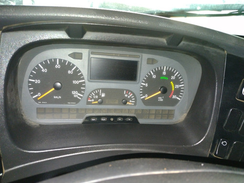 Imagem 10 de 11 de Mercedes Atego 2425