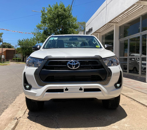 Imagen 2 de 15 de Toyota Hilux D/cabina 2.4 Tdi Sr 4x2 0km My2023