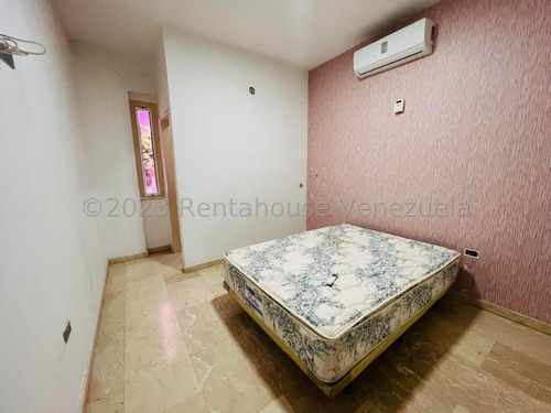 Casa Townhouse En Venta De 4 Niveles En Cantarrana Cocina Empotrada Piso De Mármol Parrillera Seguridad Nela 24-8827