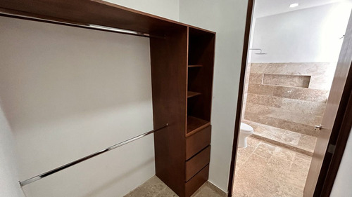 Villa Con Alberca, En Privada Residencial En Venta En Temozón Norte, Mérida