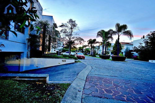 Residencia De Lujo En Valle Real Dentro De Coto Muy Buena Di