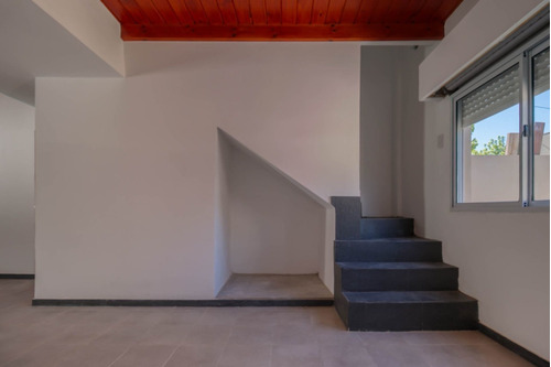 Imagen 11 de 23 de Casas En Venta En La Plata. Duplex Con Verde