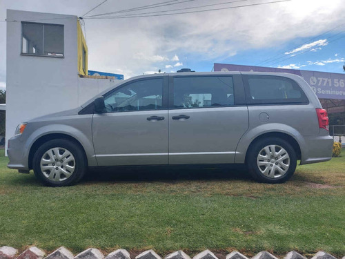 Imagen 2 de 13 de Dodge Grand Caravan 2018 5p Se V6/3.6 Aut