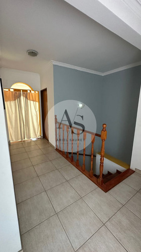 Se Vende Hermoso Chalet En Villa Bosch!!!! Frente A La Plaza Del Pio Xii
