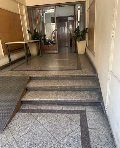 Arriendo Excelente Oficina 50 M2 En Compañía Con Teatinos