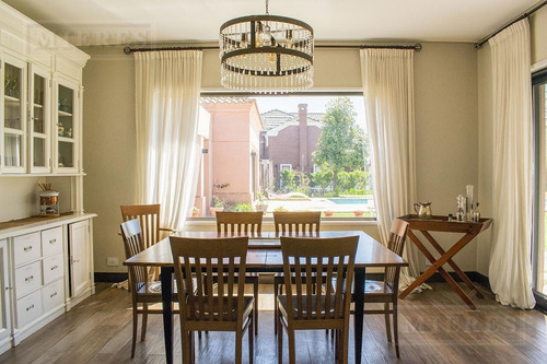 Casa De 550 Mts En Venta En Ayres De Pilar