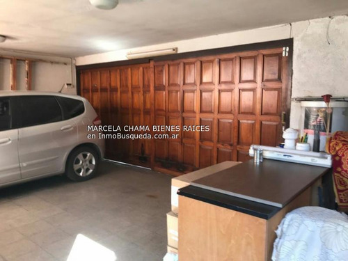 Venta De Casa En Los Hornos Con Pileta Y Parrilla