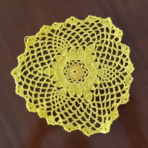 Paño Tejido Crochet Triángulo Reuleaux Amarillo 17 Cm