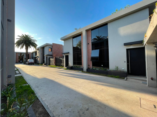 Imagen 3 de 13 de Venta Castelar Duplex 4 Ambientes Complejo Con Pileta