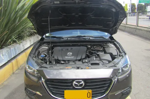 Mazda 3 2.0 Touring MT
