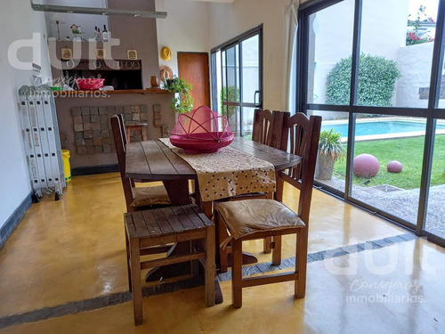 Casa En Venta 3 Dormitorios, Pileta Barrio Alejandro Centeno