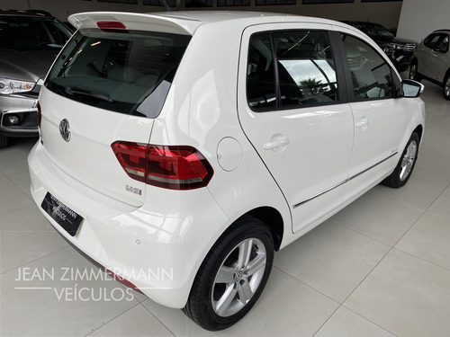 Imagem 9 de 15 de Volkswagen Fox Highline 1.6 Flex