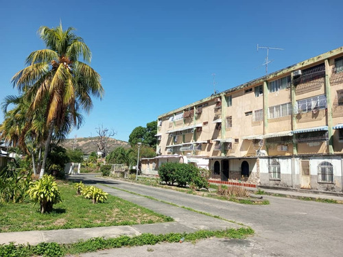 En Venta Apartamento/  Conjunto Residencial Turmero/ Js0214