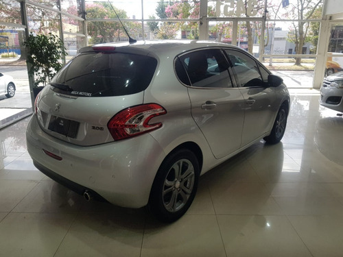 Peugeot 208 Feline 1.6 2013