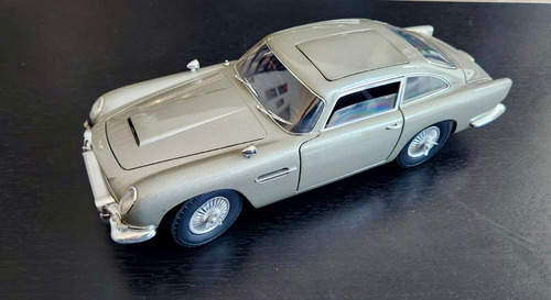 Aston Martin Db5 007 Goldfinger Escala 1/18 Hotwheels Partes Plateado (Usado)