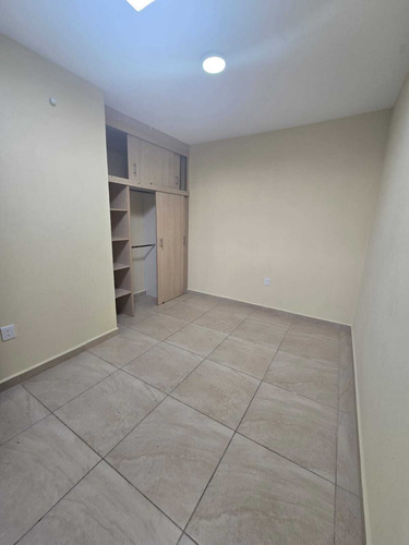 Casa En Venta Con 4 Locales Comerciales
