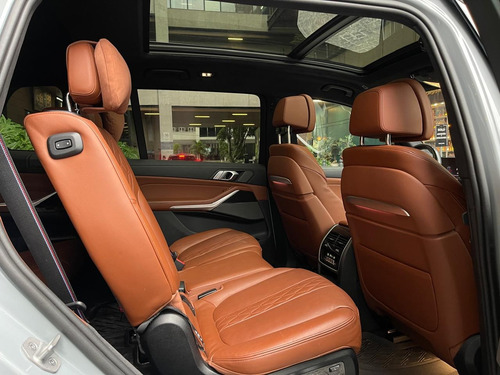 BMW X7 4.4 V8 M60I