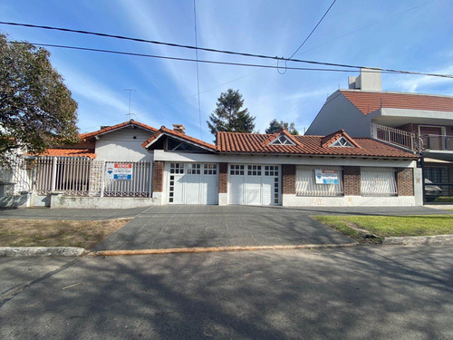 Imagen 3 de 30 de Venta Casa 4 Ambientes Bernal Quincho Cochera