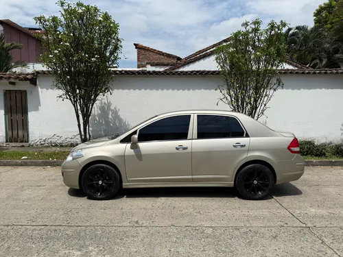 Nissan Tiida Mío Automático Cuero 2012