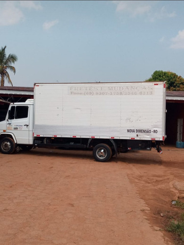 Mercedes Bens 3/4 Baú Seco 710 2011