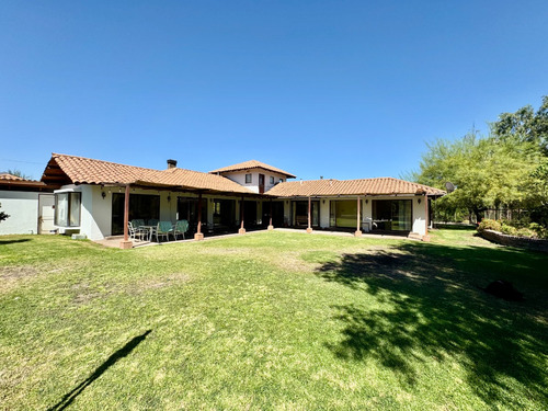 Excelente Ubicación, Casa Interior, 4d+4b+servicio+quincho