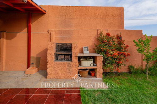Venta De Casa Con Excelente Ubicación Y Conexión A...
