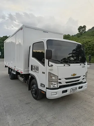 Como Nueva Chevrolet Nqr 2023 Furgon Carga Seca Con 30.000km