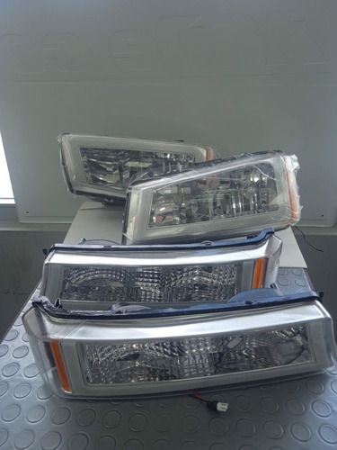 Faros Chevrolet Silverado Cara Diablo Lh/rh Original 100% Gm
