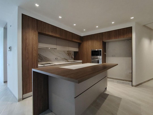 Extraordinario Y Distintivo Apartamento A La Venta En Las Mercedes.