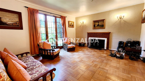 Casa En Venta De 5 Dorm. En Ñuñoa
