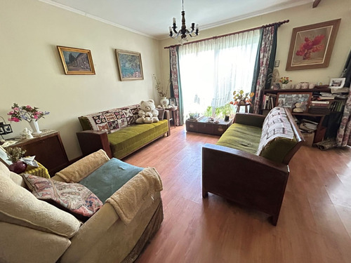 Casa Con Amplio Patio En Villa Los Encinos