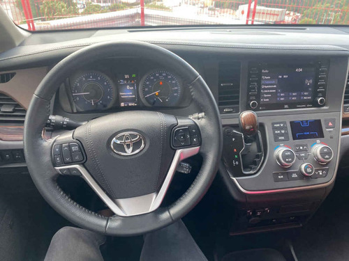 Imagen 12 de 13 de Toyota Sienna 2020 5p Limited V6/3.5 Aut