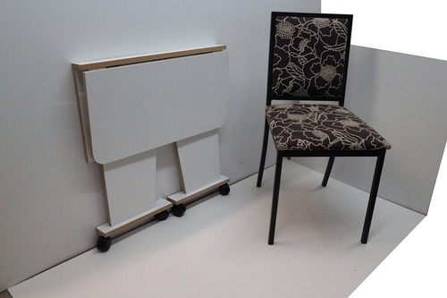 Imagen 2 de 6 de Mesa Plegable Pequeña Con Ruedas.