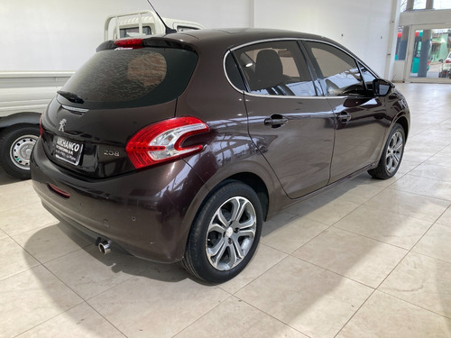 Imagen 5 de 12 de Peugeot 208 Feline 1.6