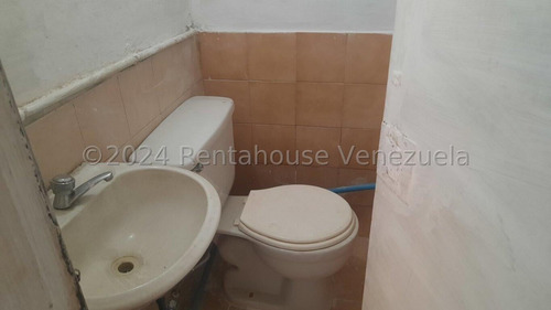 Local Comercial En Alquiler En Petare Cda 24-22258 Yf