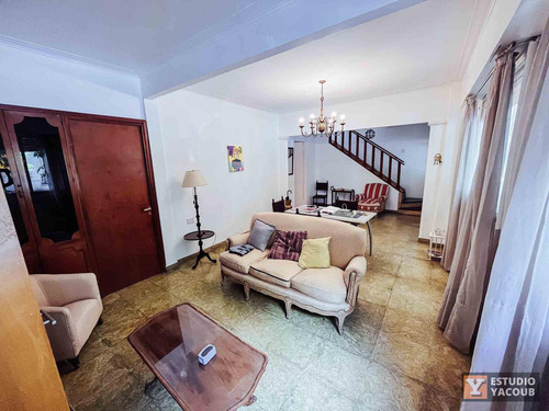 Casa En Venta - 3 Dormitorios 3 Baños - Estudio - 189mts2 - La Plata